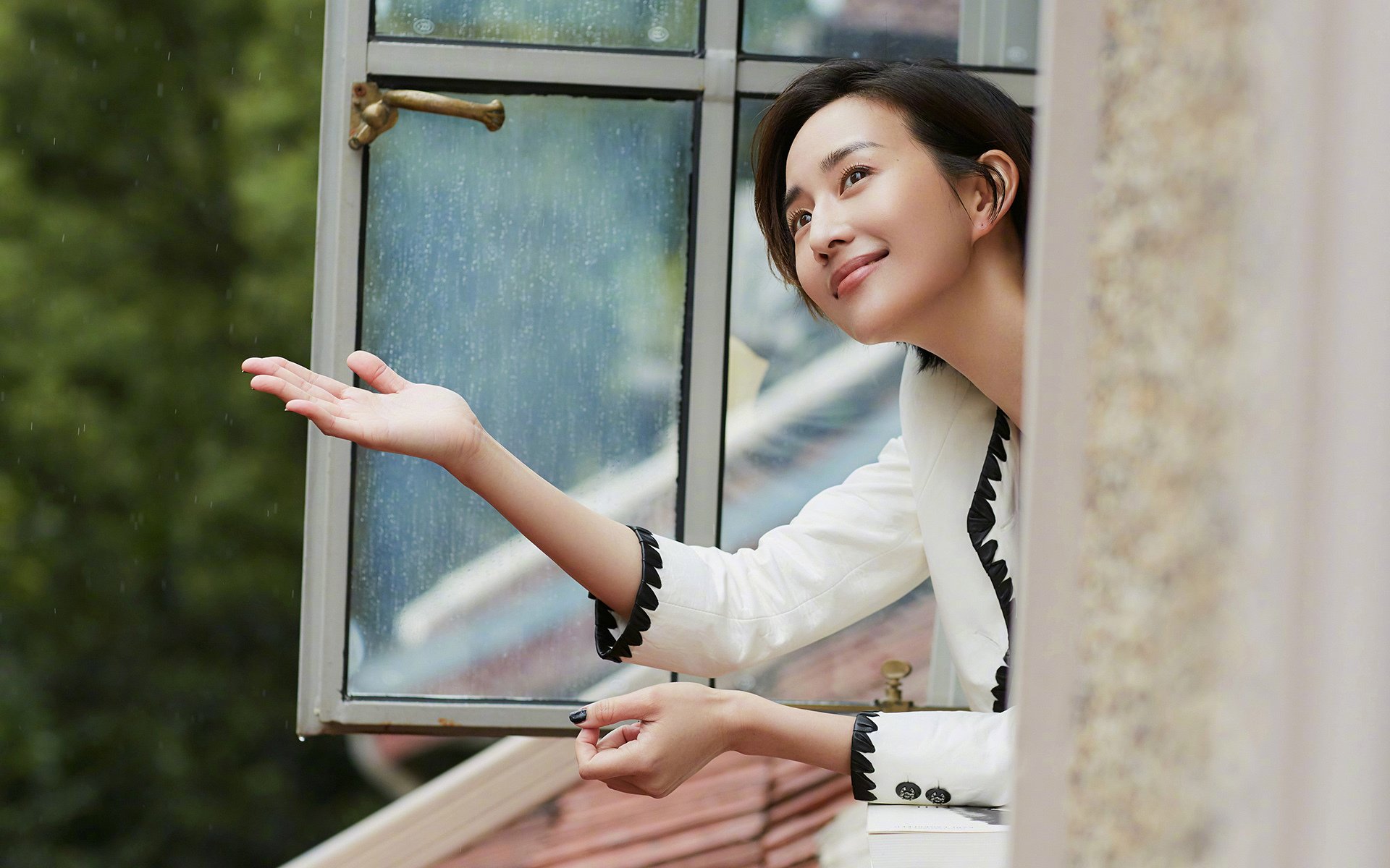 b体育娱乐-跳水动作稳定荷兰锁定决赛席位，荷兰女子跳高运动员